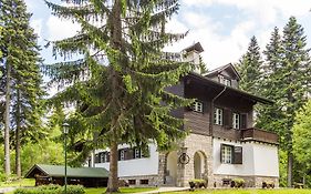 Вила Калиа